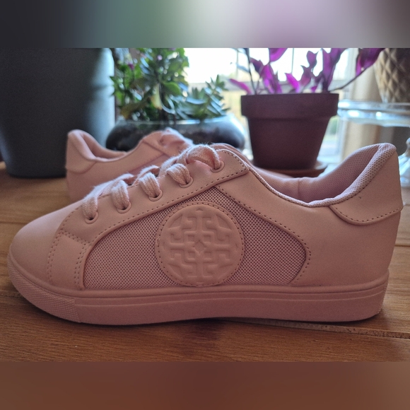 C Est 1946 Light Pink Sneakers‎ - Size 7.5 - Picture 1 of 7